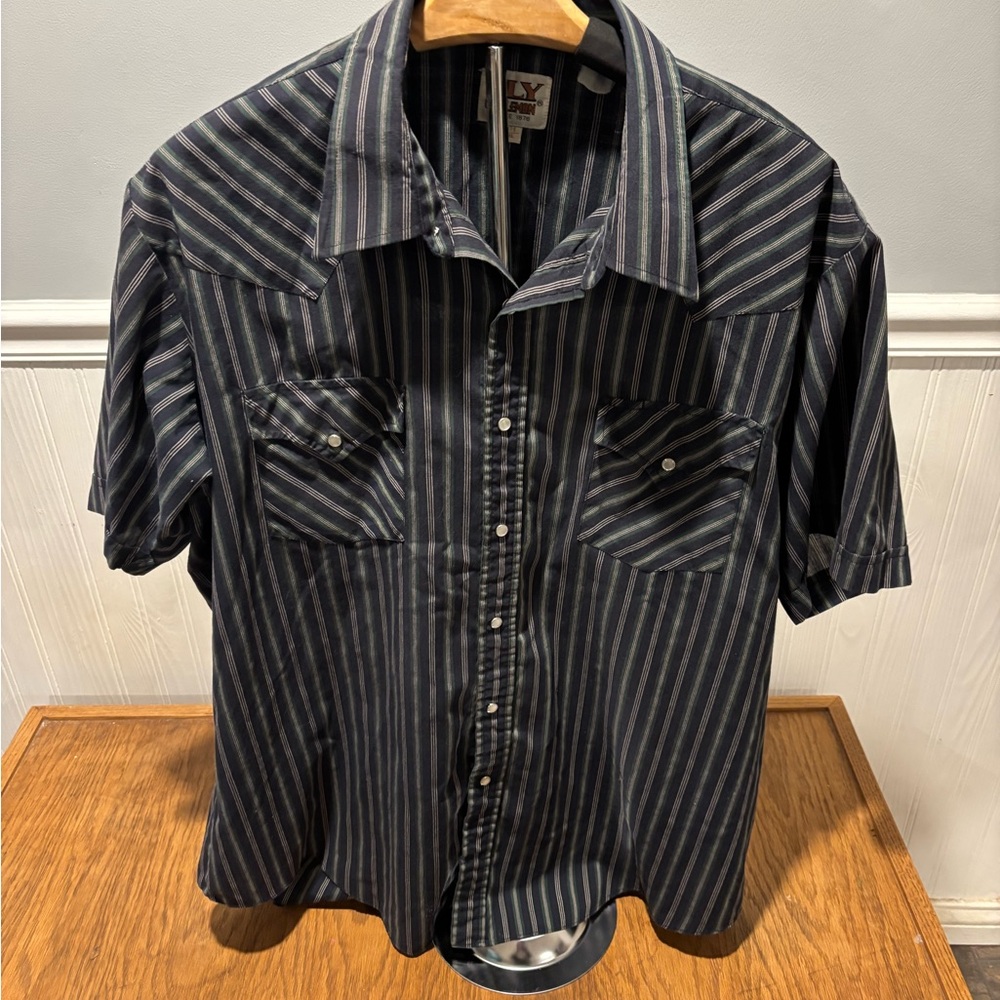 Ely Cattleman pearl snap shirt 
XL 
Blue